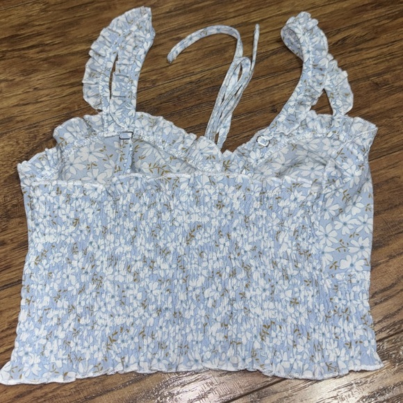 NWOT Blue Floral Crop Top - Picture 2 of 3